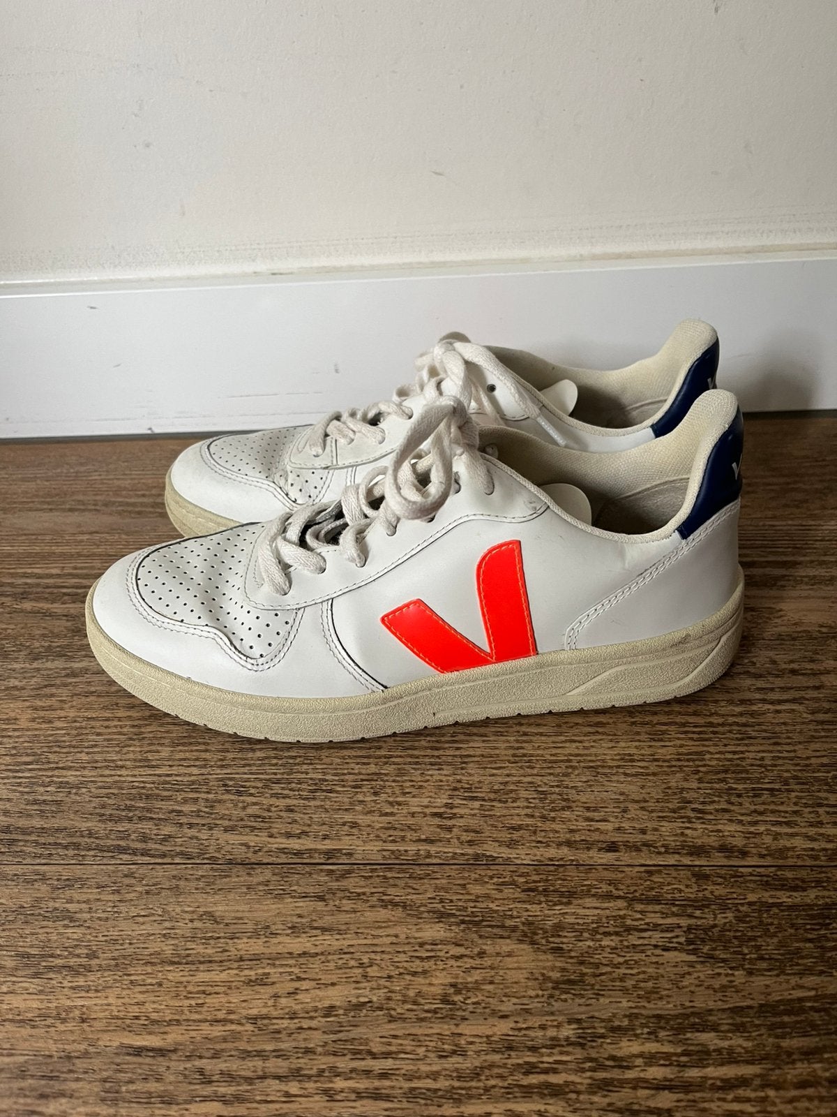 Veja sneakers maat 39 V-10 CWL orange fluo oranje, Kleding | Dames, Wit, Ophalen of Verzenden, Sneakers of Gympen, Zo goed als nieuw