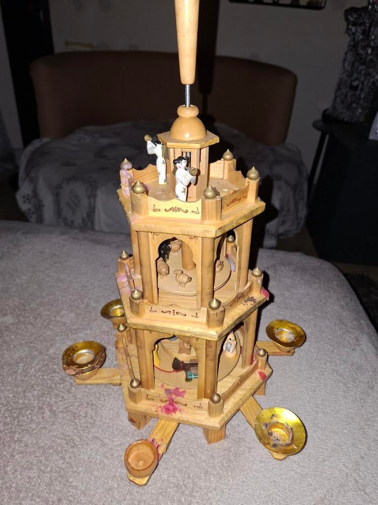 BRUBAKER Kerstpiramide Houten Piramide - Handbeschilderd, Ophalen