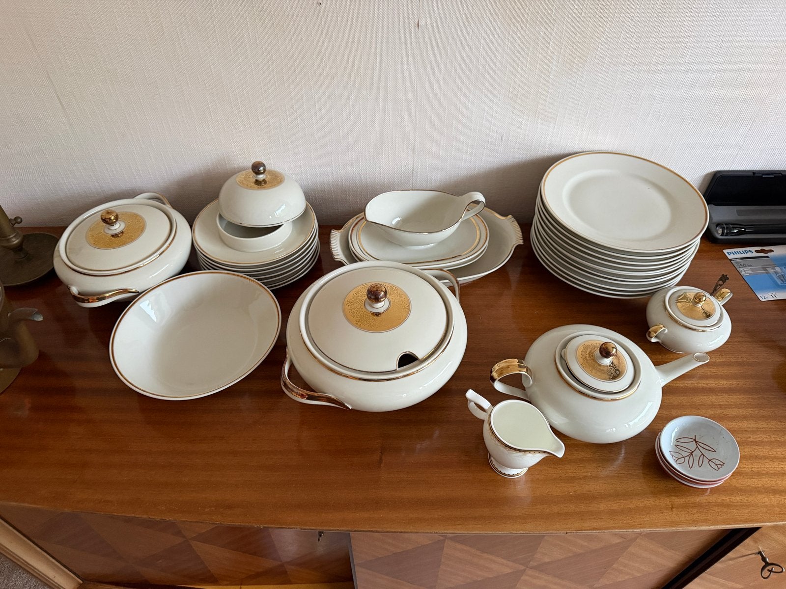 Bavaria Porseleinen Servies met Gouden Accent, 17-delig, Ophalen of Verzenden