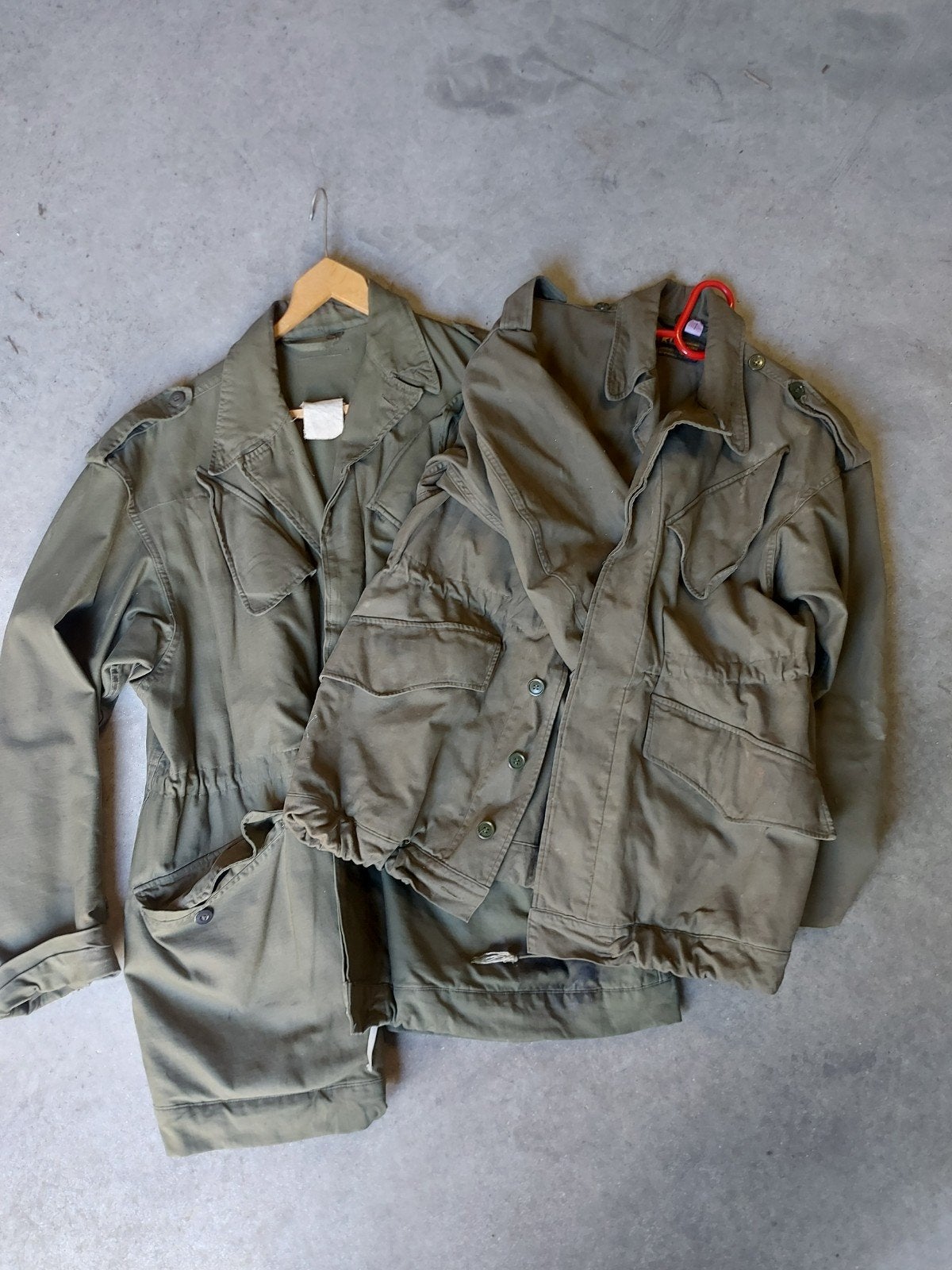 Vintage legergroene jassen (2 stuks), Maat 38/40 (M), Ophalen of Verzenden, Onbekend, Gedragen