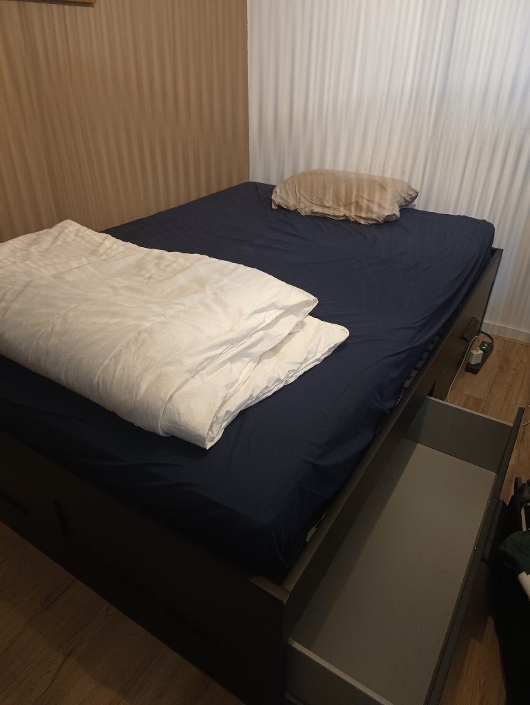 Double Bed for sale, Huis en Inrichting, Slaapkamer | Bedden, Ophalen, Zwart, Tweepersoons, Zo goed als nieuw