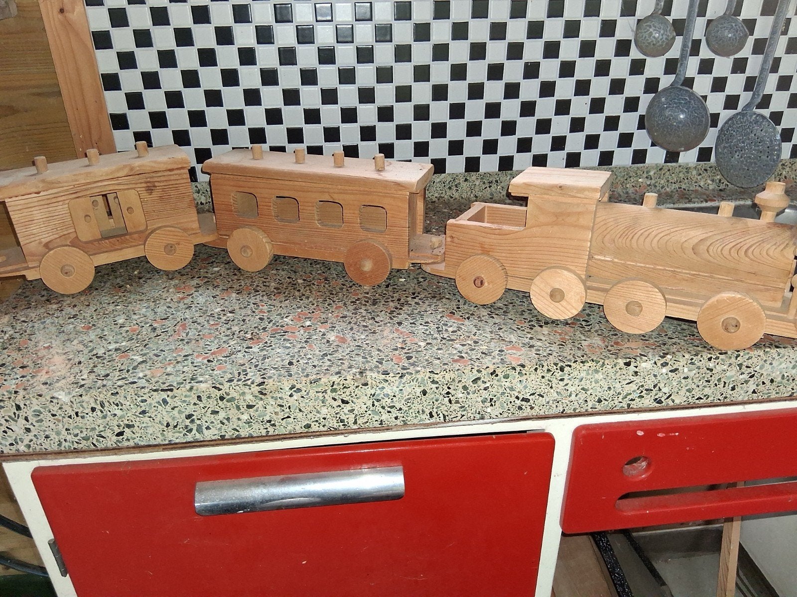 Houten speelgoedtrein met wagons, Ophalen of Verzenden, Gebruikt, Rij- of Hobbelspeelgoed
