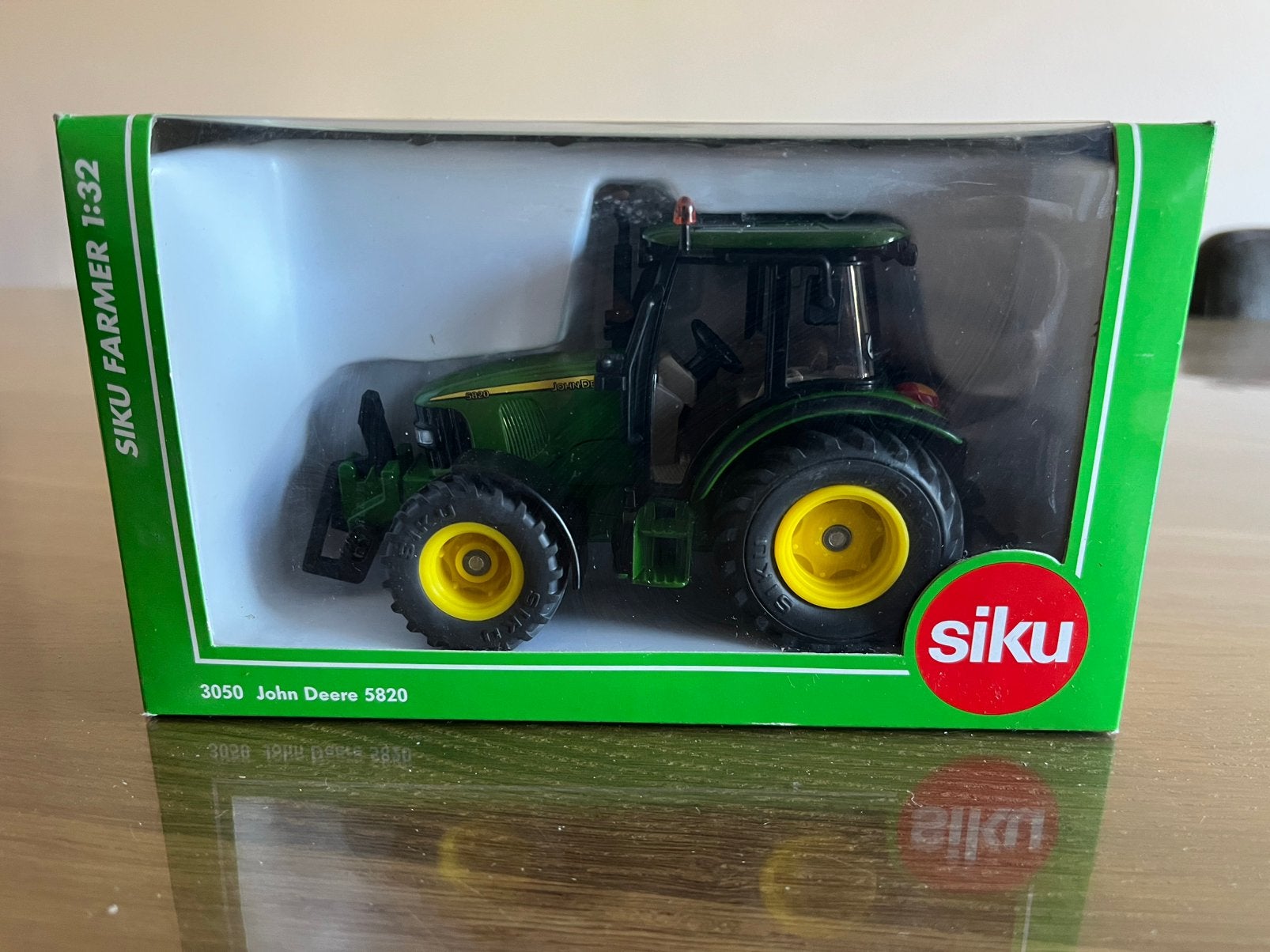 John Deere 5820 trekker Siku 3050 Nieuw, Hobby en Vrije tijd, Modelauto's | 1:32, Ophalen of Verzenden, Nieuw, Tractor of Landbouw