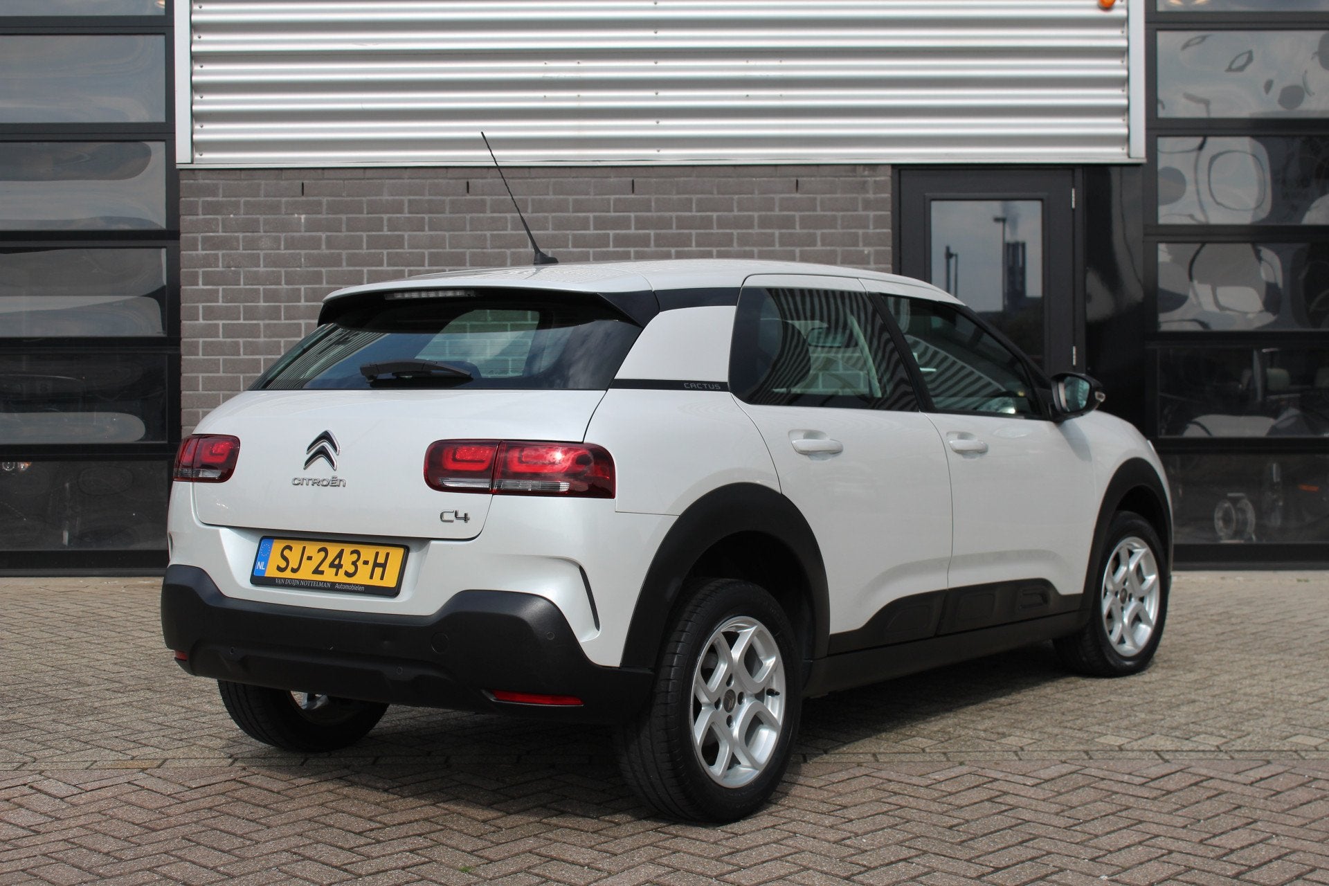 Citroën C4 Cactus 1.2 PureTech Business / Carplay / Automaa, Auto's, Citroën, Stof, Gebruikt, Met garantie (alle), 920 kg