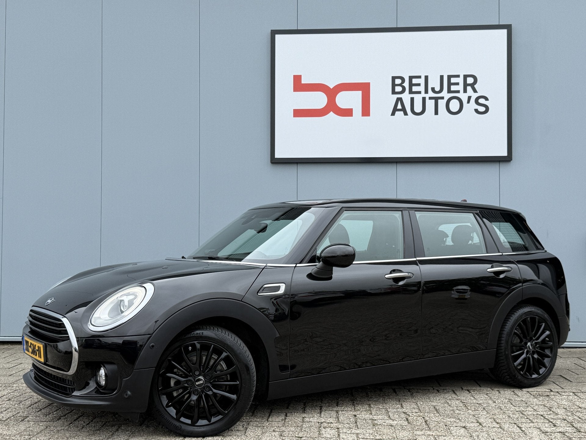 MINI Clubman 1.5 Cooper Business Edition Automaat/Apple Carp, Gebruikt, Leder en Stof, Zwart, Origineel Nederlands