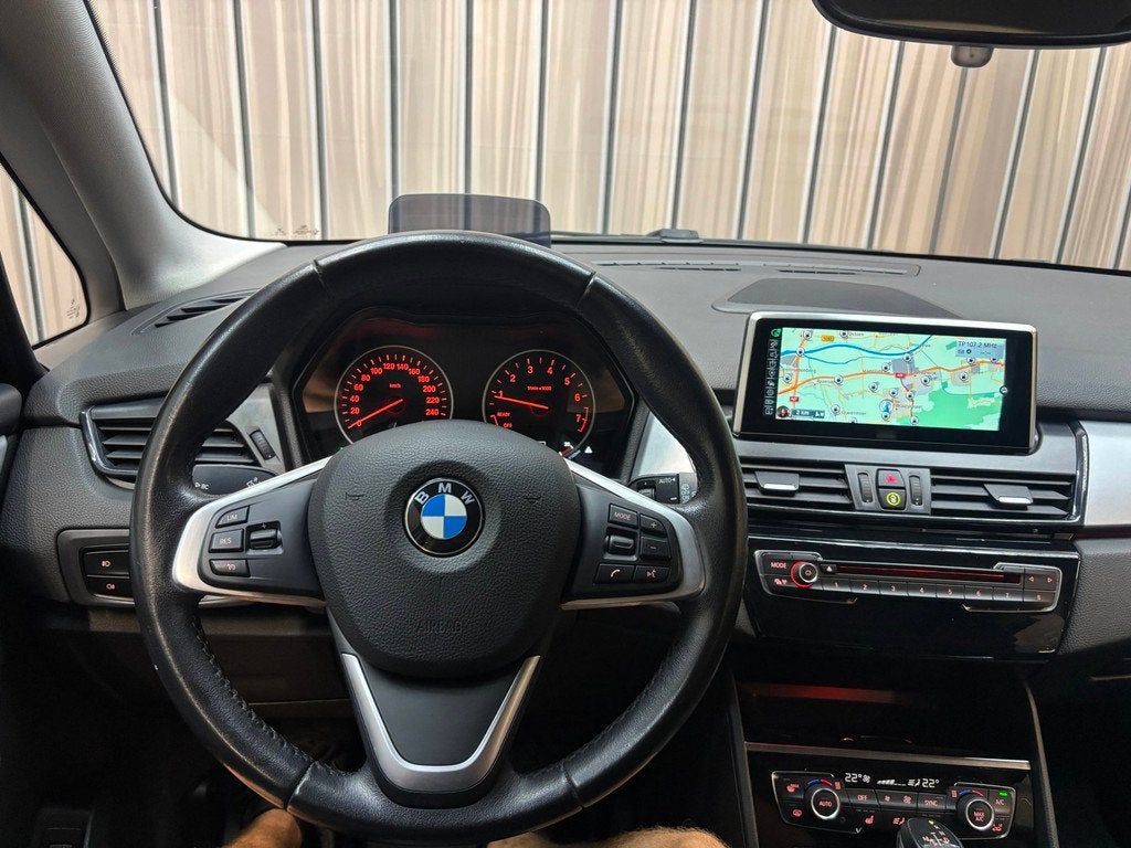 BMW 2-serie Active Tourer 220i Centennial High Executive|Cru, Auto's, BMW, 1998 cc, 730 kg, Gebruikt, Zwart