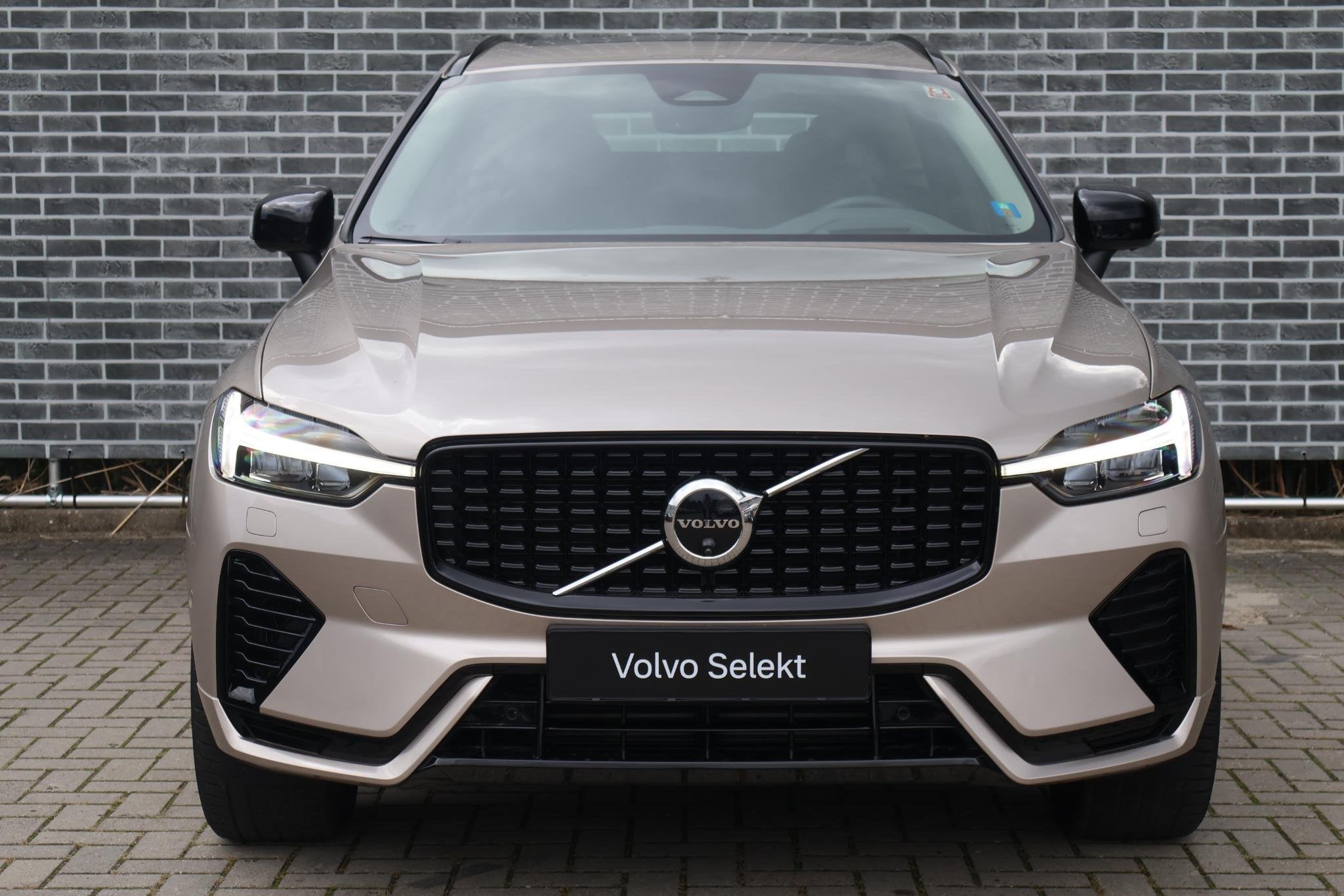 Volvo XC60 2.0 T6 Plug-in Hybrid AWD Ultra Dark | PHEV | Tre, Gebruikt, Euro 6, 4 cilinders, 180 min