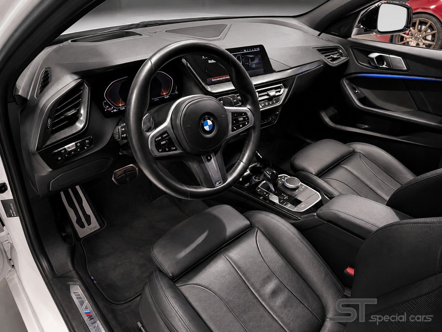 BMW 1-serie M135i xDrive|Harman|HUP|Memory|Leder|Virtual, Automatische klimaatregeling, Gebruikt, 4 cilinders, Met garantie (alle)