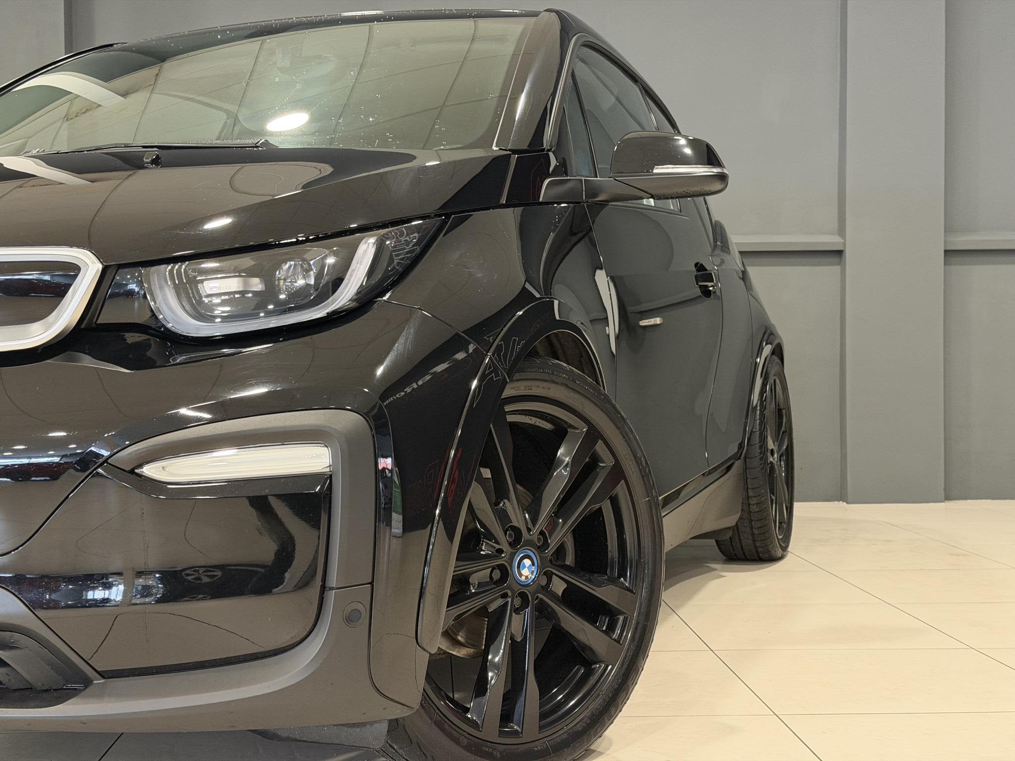 BMW i3 Dark Shadow Edition 120Ah 42 kWh | SOH 95% |, Auto's, Automaat, 4 stoelen, 258 min, Zwart
