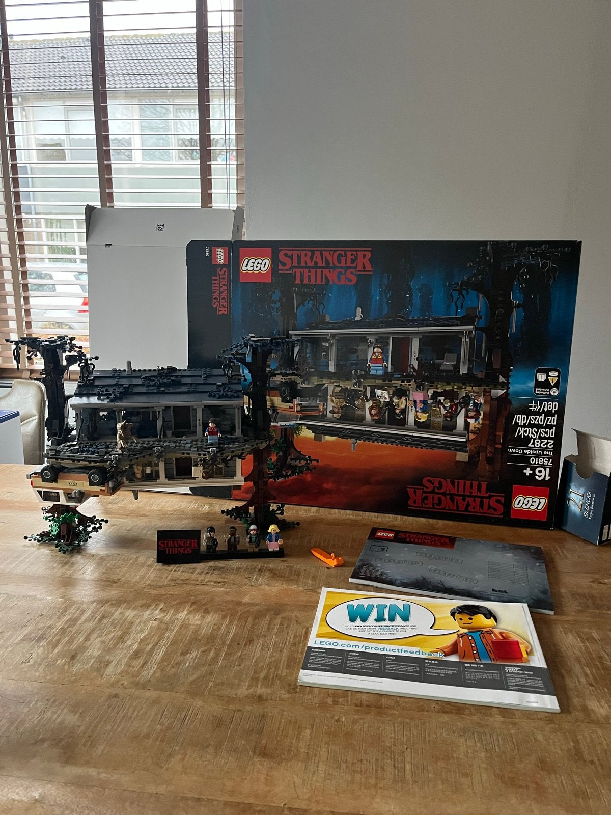 LEGO Stranger Things 75810 The Upside Down 100% compleet, Kinderen en Baby's, Speelgoed | Duplo en Lego, Ophalen of Verzenden