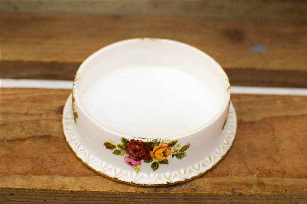 Cottage Rose porseleinen ronde sieraden doos 49581, Gebruikt, Ophalen of Verzenden, Bord(en), Wedgwood
