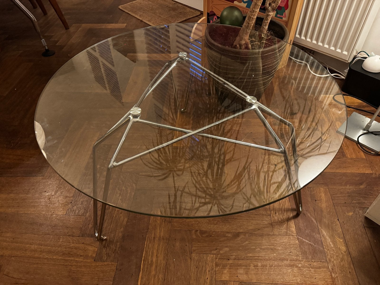 Ronde salontafel Loods 5 met glazen blad en chroom frame, Ophalen, Gebruikt, Rond, 50 tot 100 cm