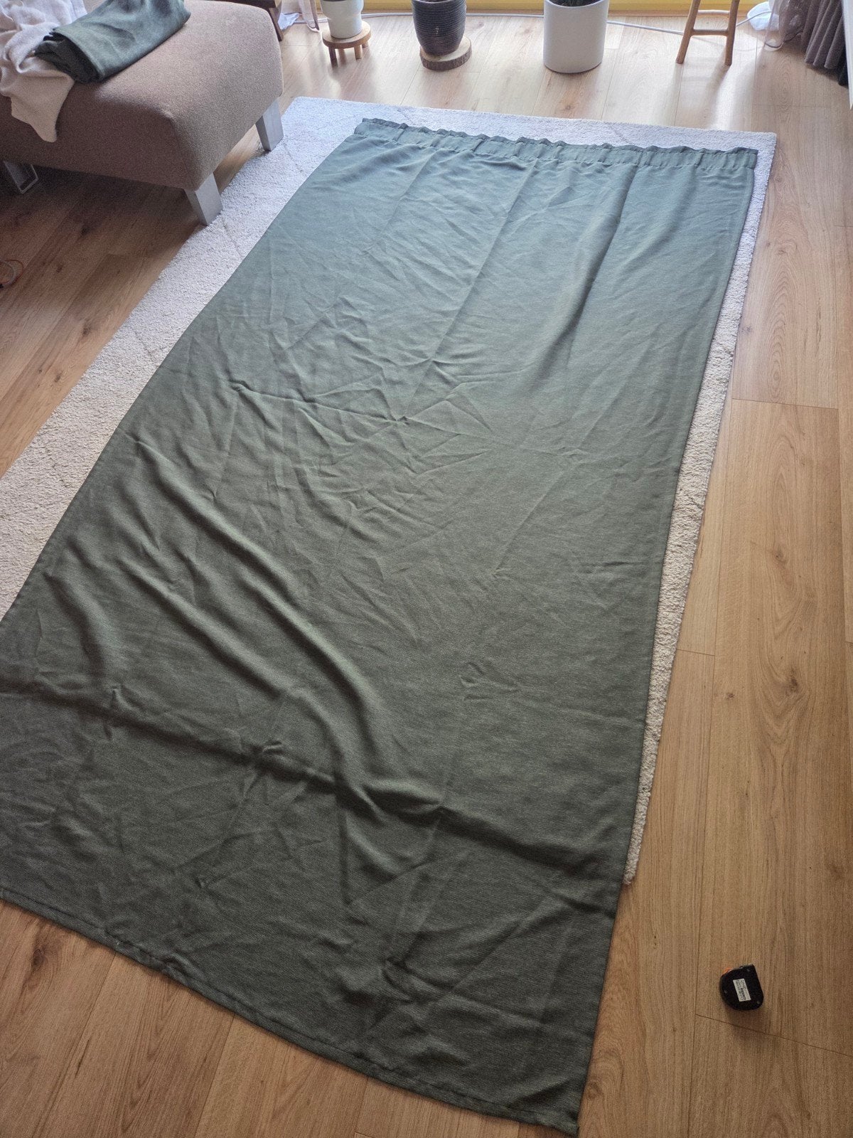 Groen verduisterend gordijn met plooiband (ikea, 2 stuks), Huis en Inrichting, Ophalen, Gebruikt, 265 cm, Plooiafwerking