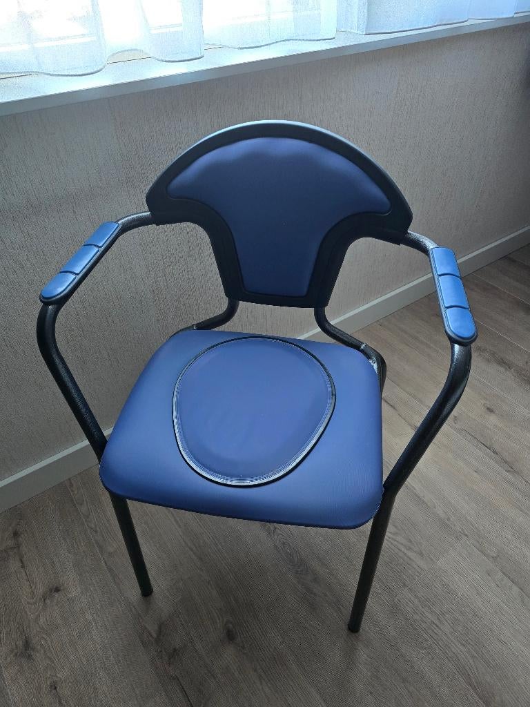 Te koop: Toiletstoel Nuance met emmer en deksel, Ophalen, Zo goed als nieuw
