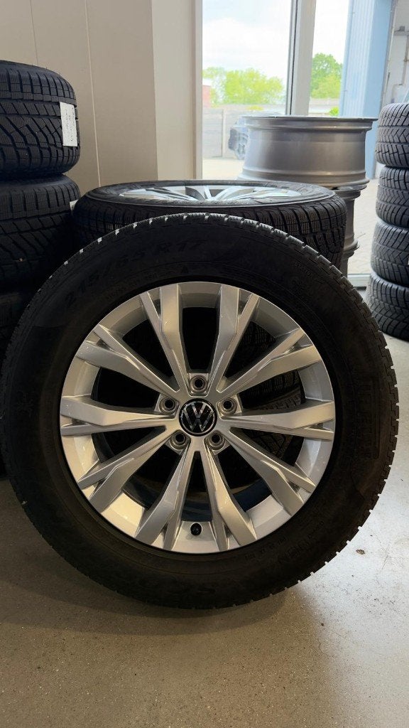 Volkswagen Tiguan wielen (winter-set), Ophalen, Banden en Velgen, 17 inch, Winterbanden