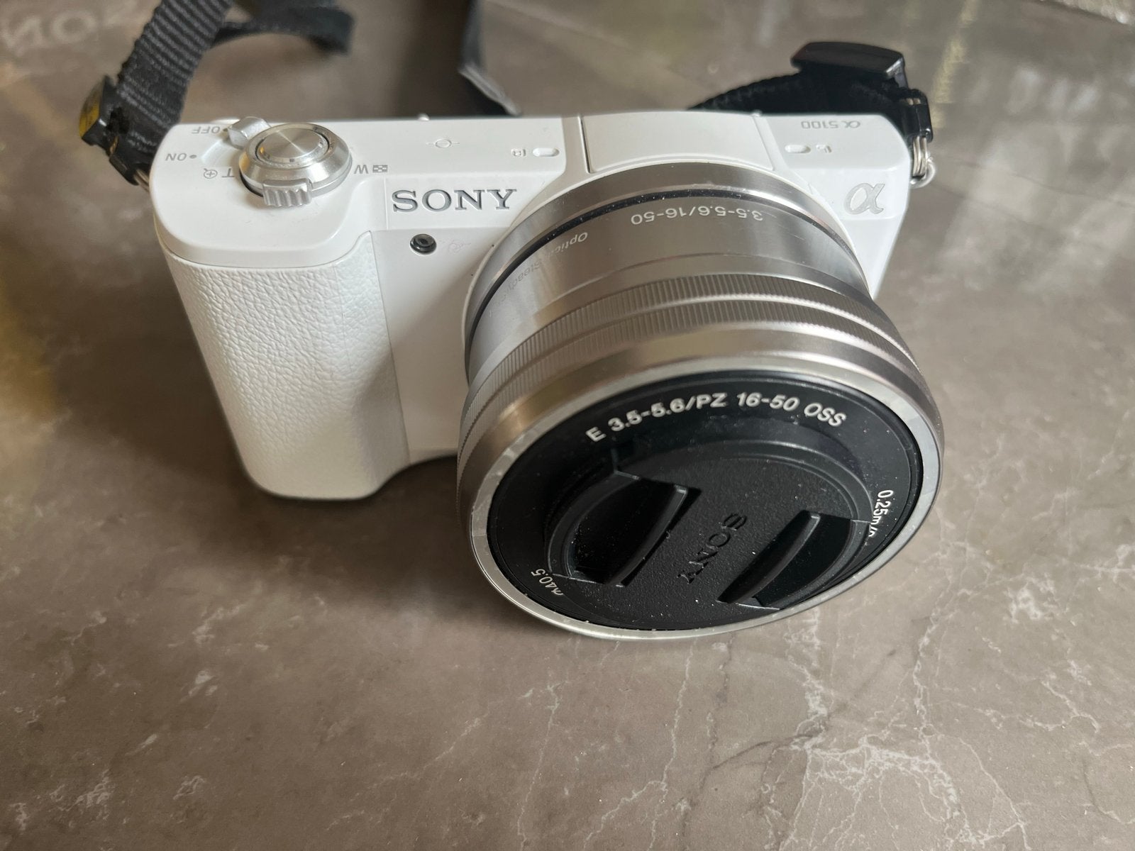 Sony Alpha a5100 Systeemcamera met 16-50mm lens, Ophalen, Beeldstabilisatie, Zo goed als nieuw, Accu