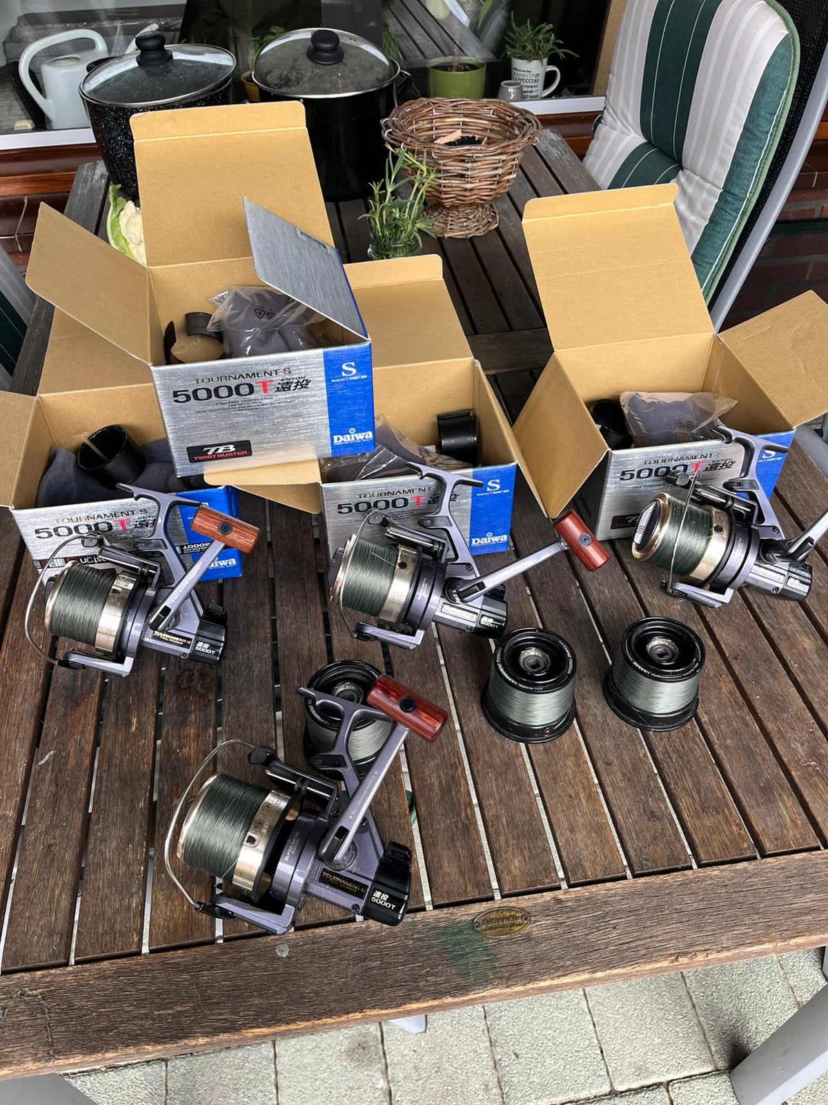 4 daiwa tournament S 5000 T inc 3 weston shalow spools, Ophalen of Verzenden, Zo goed als nieuw, Molen
