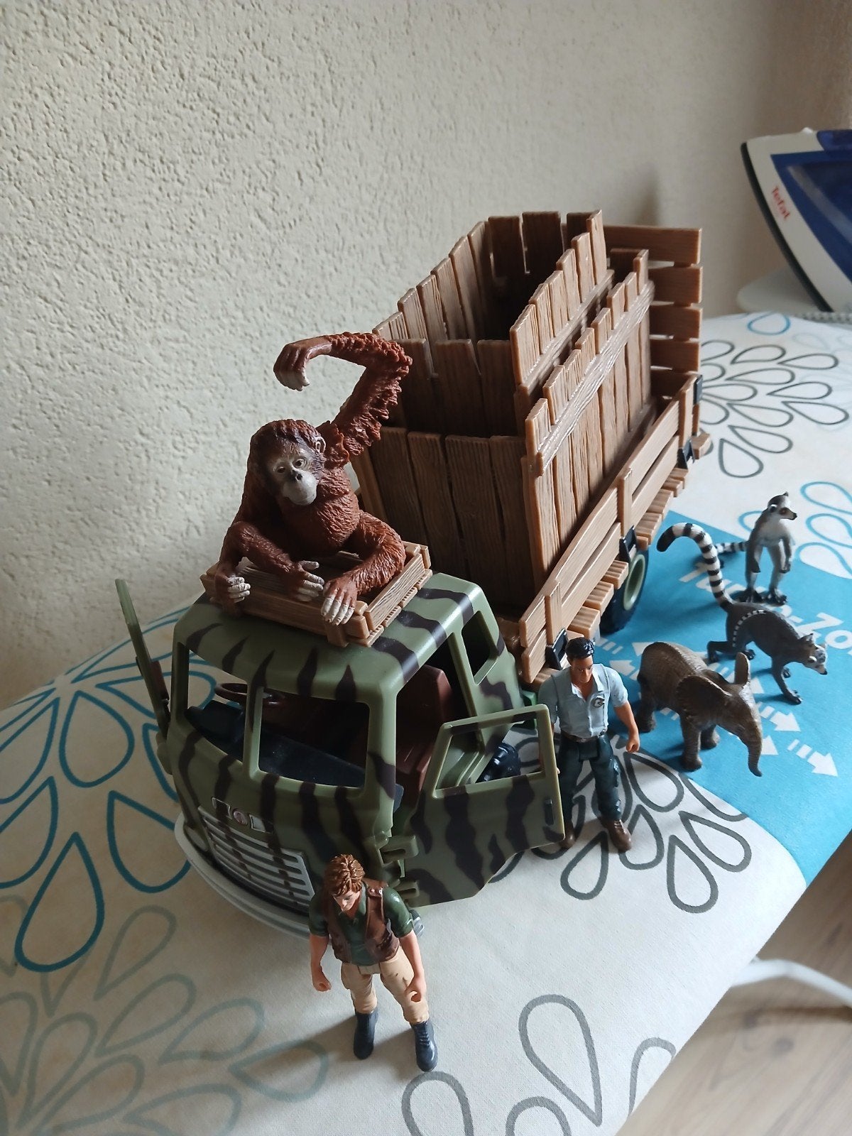 Schleich Jungle Auto met Dieren en Poppetjes - Ouder Model, Ophalen of Verzenden, Gebruikt, Jongen of Meisje