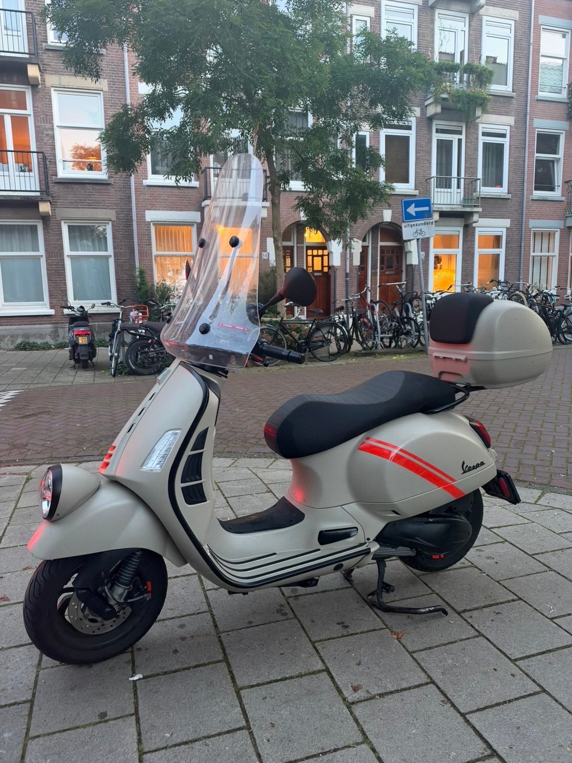 Vespa GTV 300cc 2024 | 6.812 km | Keyless | Veel extra’s |, Ophalen, Overige modellen, Zo goed als nieuw, Benzine