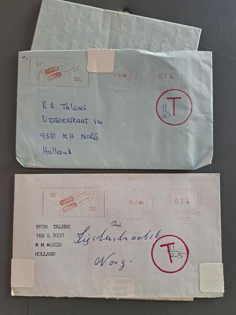 2 rode enveloppen met port belast stempel Nederland, Verzenden, Envelop