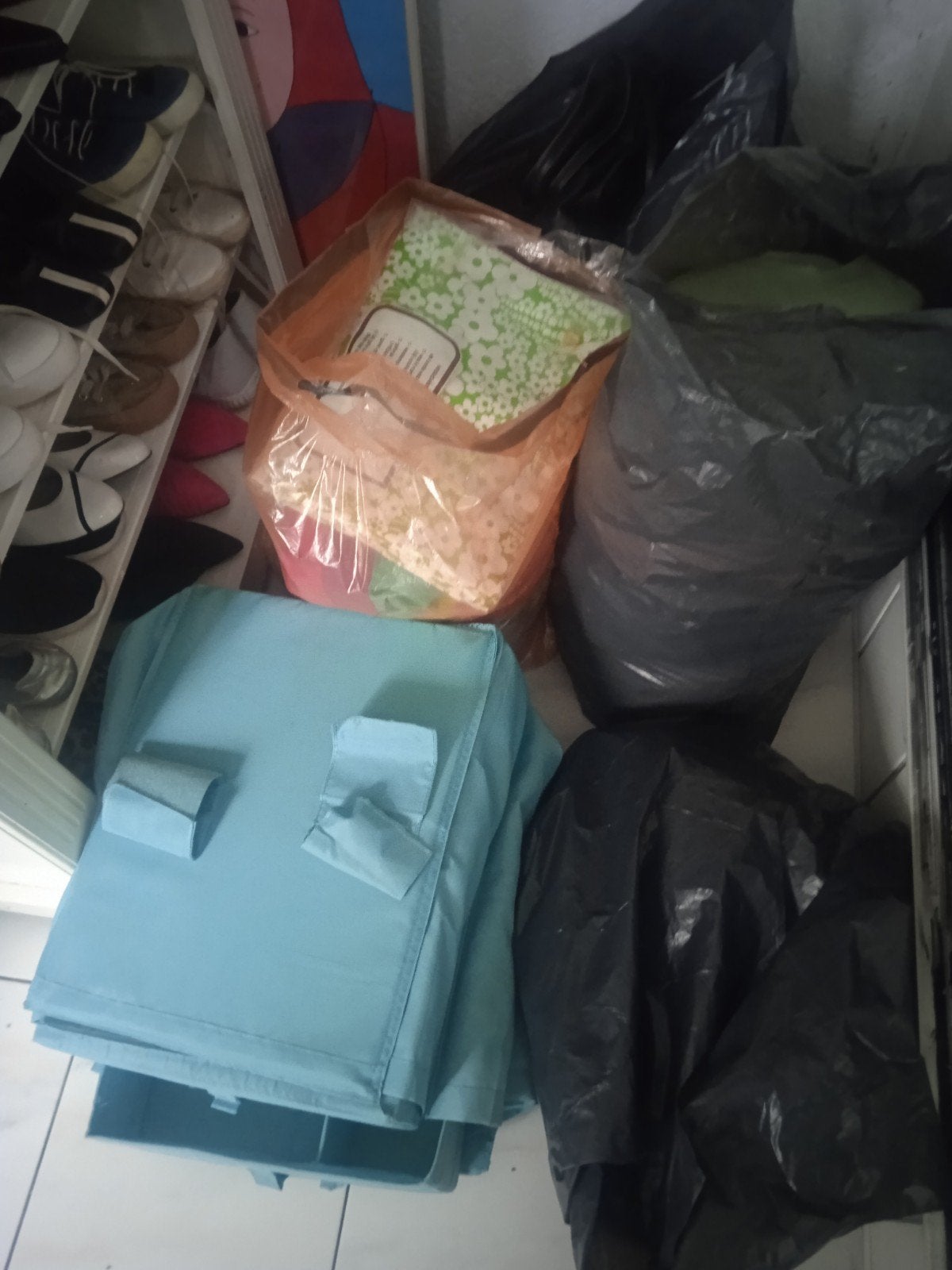 Kleding,tassen,beddengoed,zwemkleding,schoenen,15,€, Ophalen, Gebruikt