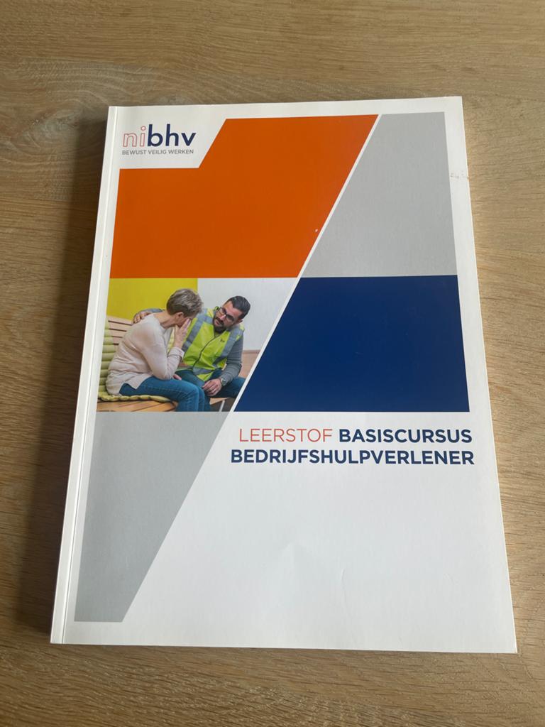 NIBHV Leerboek Basisscursus Bedrijfshulpverlener, Boeken, Ophalen of Verzenden, Gamma, Zo goed als nieuw, Overige niveaus