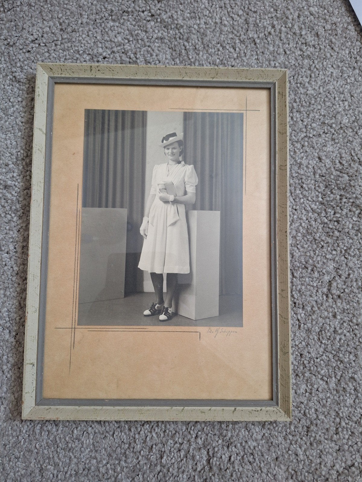 Vintage Foto: Vrouw in Jaren '40 Stijl, Ingelijst, Ophalen of Verzenden, Foto, Fotografie, Ingelijst