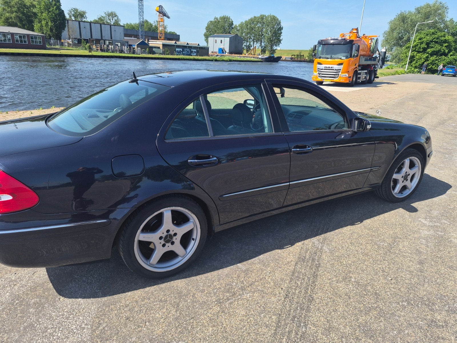 Mercedes-Benz E-Klasse 3.2 E320 Sedan AUT 2002 Blauw, Auto's, Automaat, Achterwielaandrijving, Blauw, Particulier