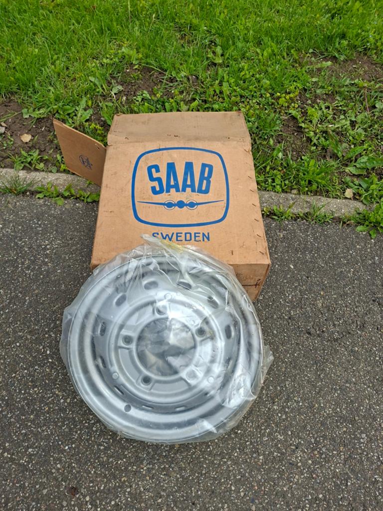 Nieuwe velg Saab 93-95-96-Sonett., Ophalen of Verzenden