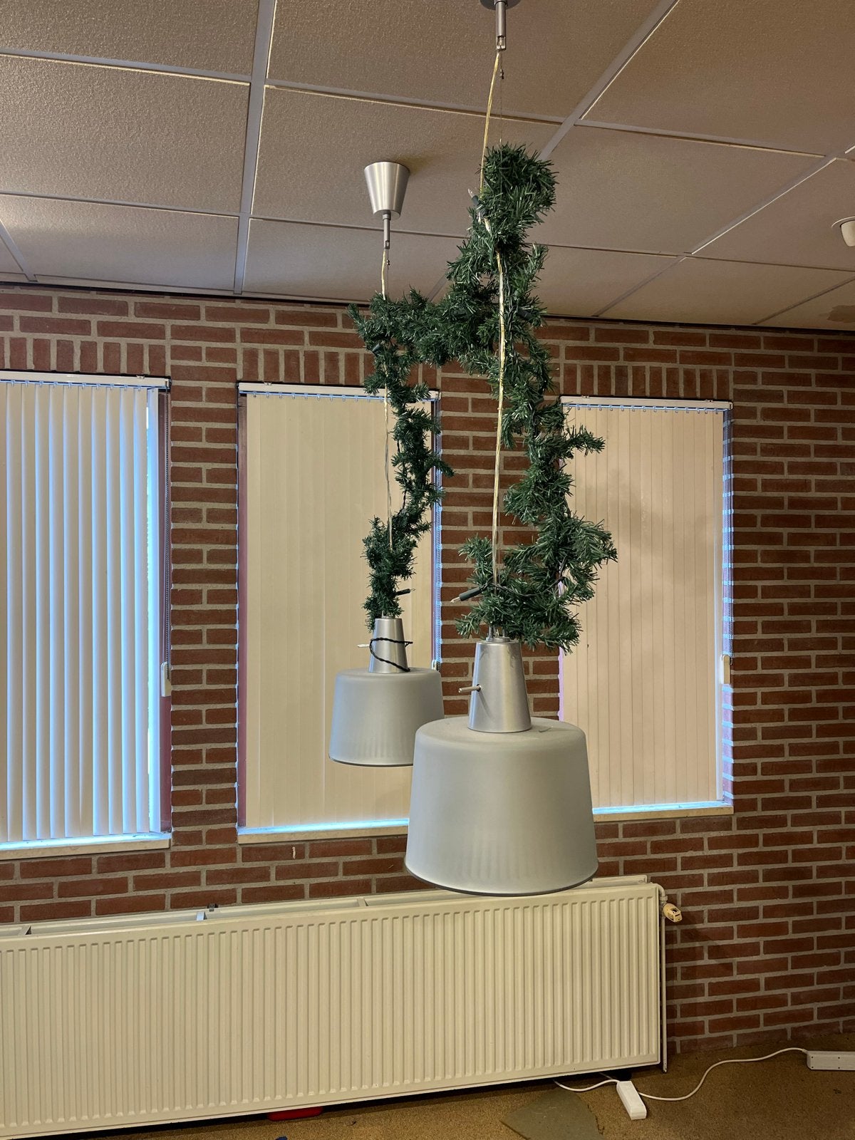 Set van 2 hanglampen met kerstversiering, Ophalen of Verzenden, Gebruikt, Metaal, E27 (groot)