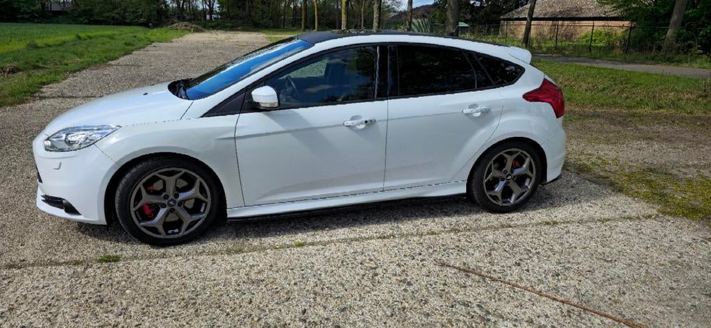Ford Focus 2.0 Ecoboost 184KW 5-D 2012 Wit, Auto's, Zwart, 4 cilinders, 1337 kg, Wit