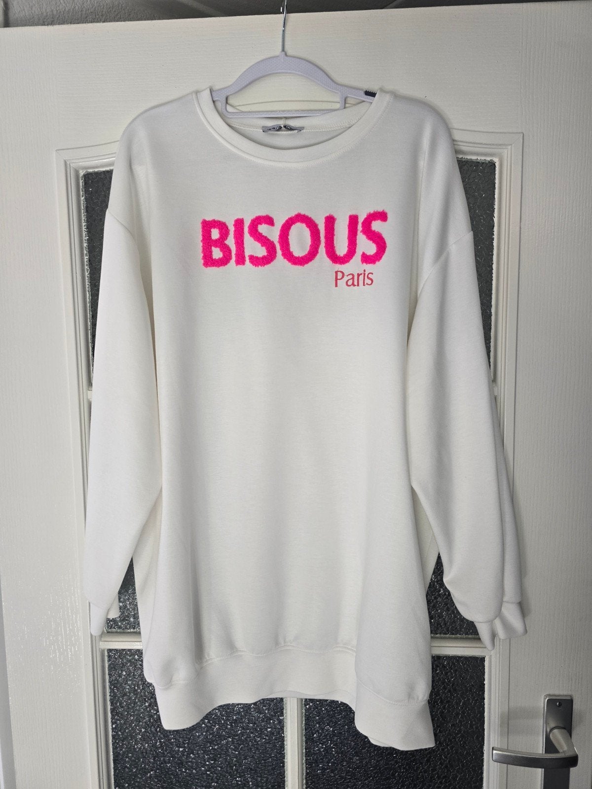Nieuw trui bisous wit fuchsia 42 44 46 SALE, Kleding | Dames, Truien en Vesten, Ophalen of Verzenden, Nieuw, Maat 46/48 (XL) of groter