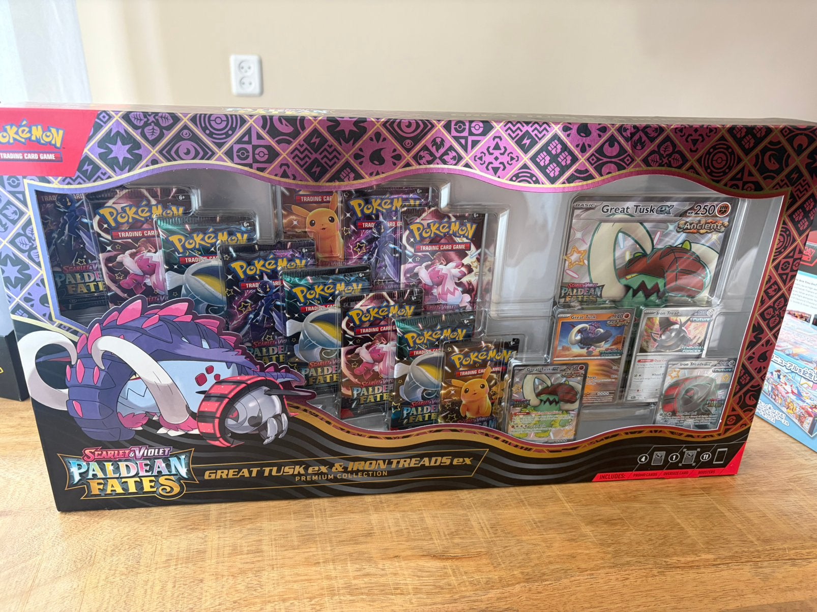 Pokémon Scarlet & Violet Paldean Fates Premium Collection, Ophalen of Verzenden, Nieuw, Boosterbox