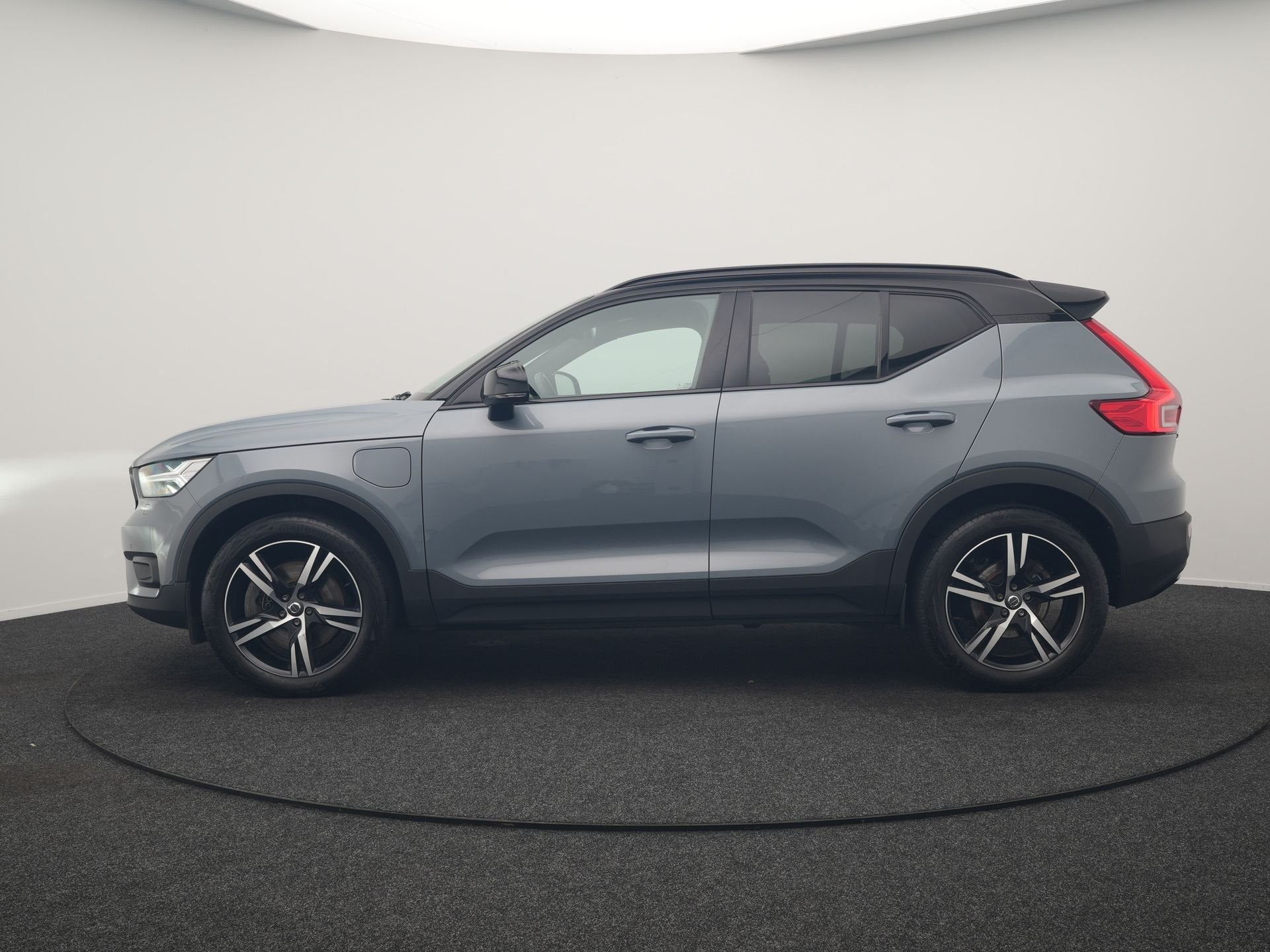 Volvo XC40 T5 Recharge R-Design PHEV 262pk Dealer O.H | SOH, Auto's, Dealer onderhouden, Stof, Euro 6, Bedrijf