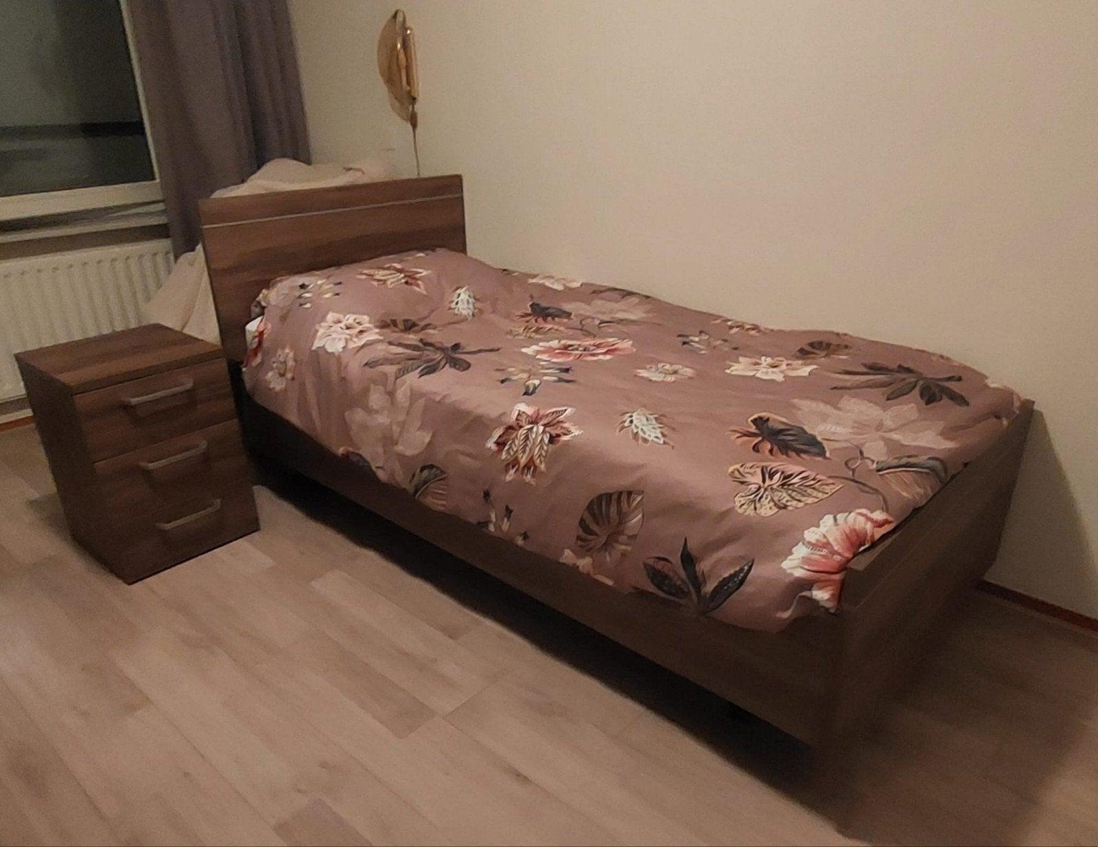Elektrisch verstelbaar eenpersoonsbed met matras, Huis en Inrichting, Slaapkamer | Bedden, Zo goed als nieuw, Eenpersoons, 90 cm