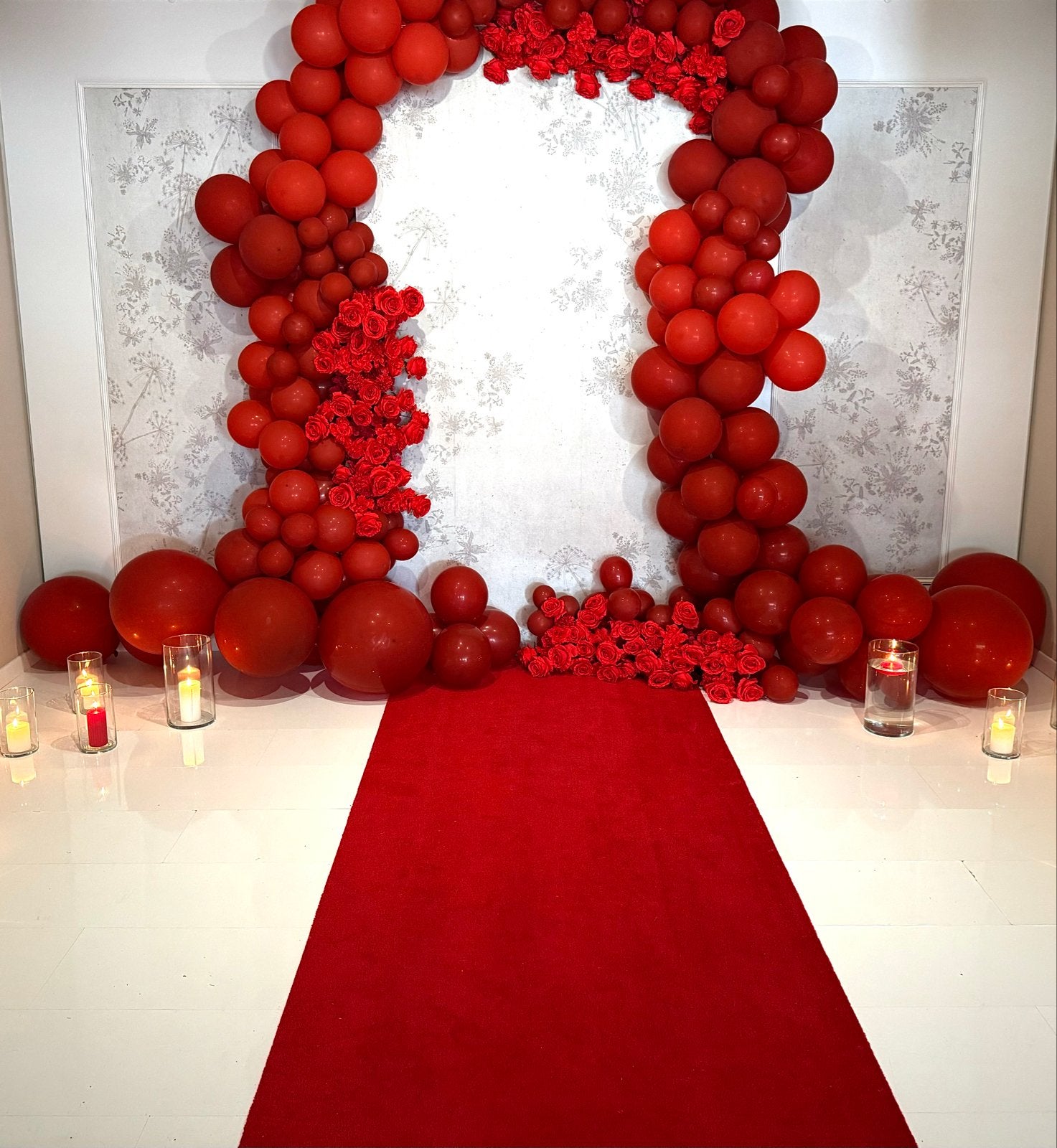 Backdrop Achterwand met Rode Ballonnen en Bloemen, Hobby en Vrije tijd, Ophalen, Nieuw, Versiering, Geboorte of Huwelijk