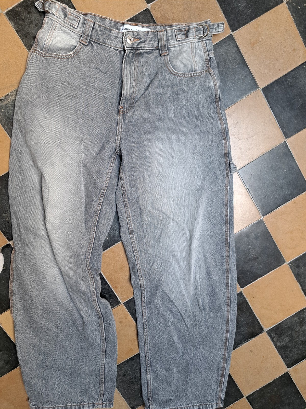 Bershka grijze jeans - Zo goed als nieuw, Kleding | Dames, Zo goed als nieuw, W30 - W32 (confectie 38/40), Grijs, Bershka