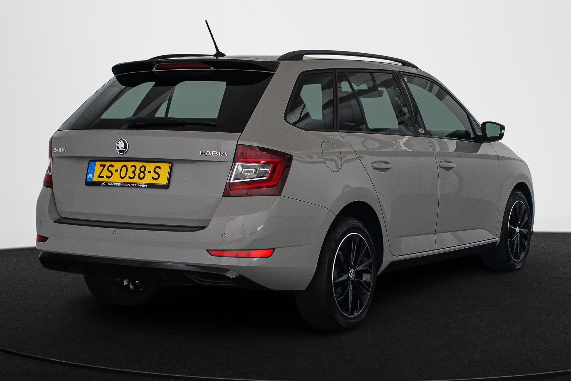 Skoda Fabia Combi 1.0 TSI Monte Carlo Apple Carplay Climate, Auto's, Voorwielaandrijving, Stof, Gebruikt, 49 €/maand