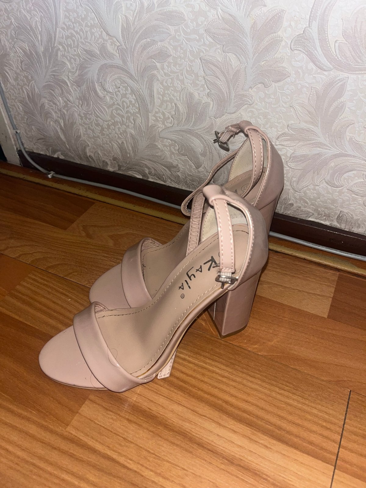Kayla Hakken - Zo goed als nieuw, Pumps, Beige, Ophalen of Verzenden, Zo goed als nieuw