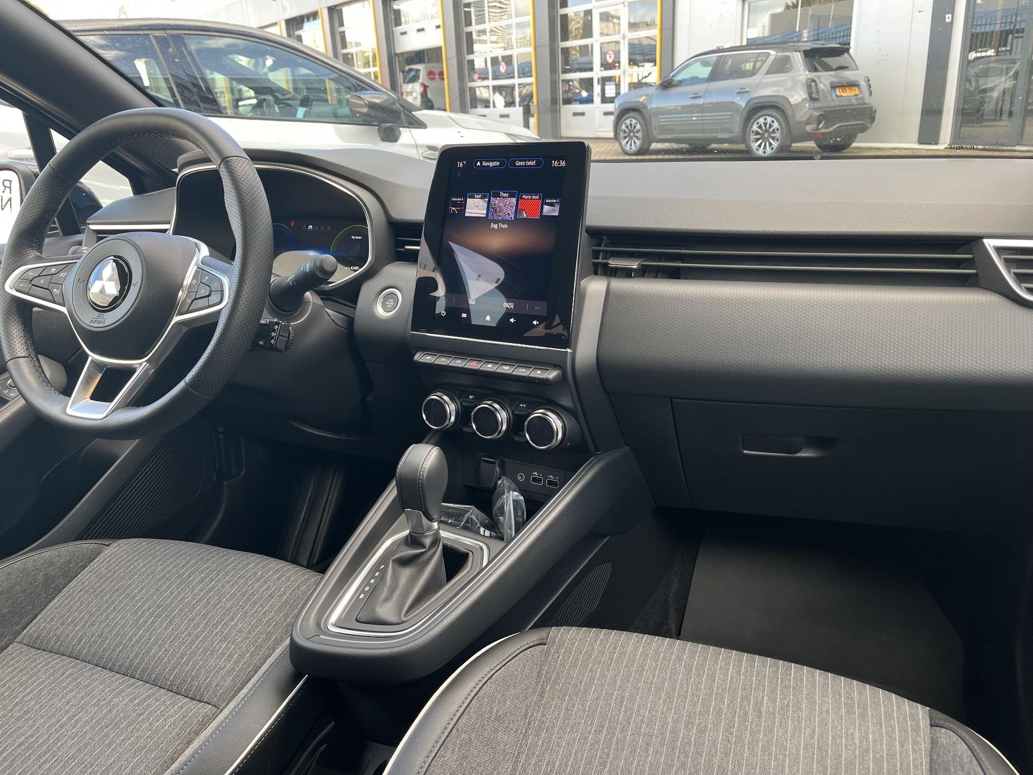 Mitsubishi Colt 1.6 HEV 145pk Instyle Full Hybrid AUTOMAAT l, Auto's, Dealer onderhouden, Gebruikt, Verwarmde buitenspiegels, Leder en Stof
