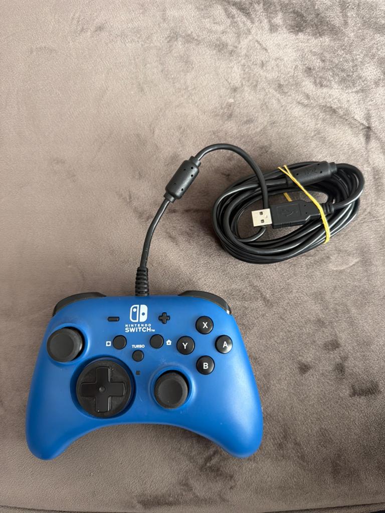 HORI - Nintendo Switch Blue Horipad Wired Gamepad, Spelcomputers en Games, Ophalen of Verzenden