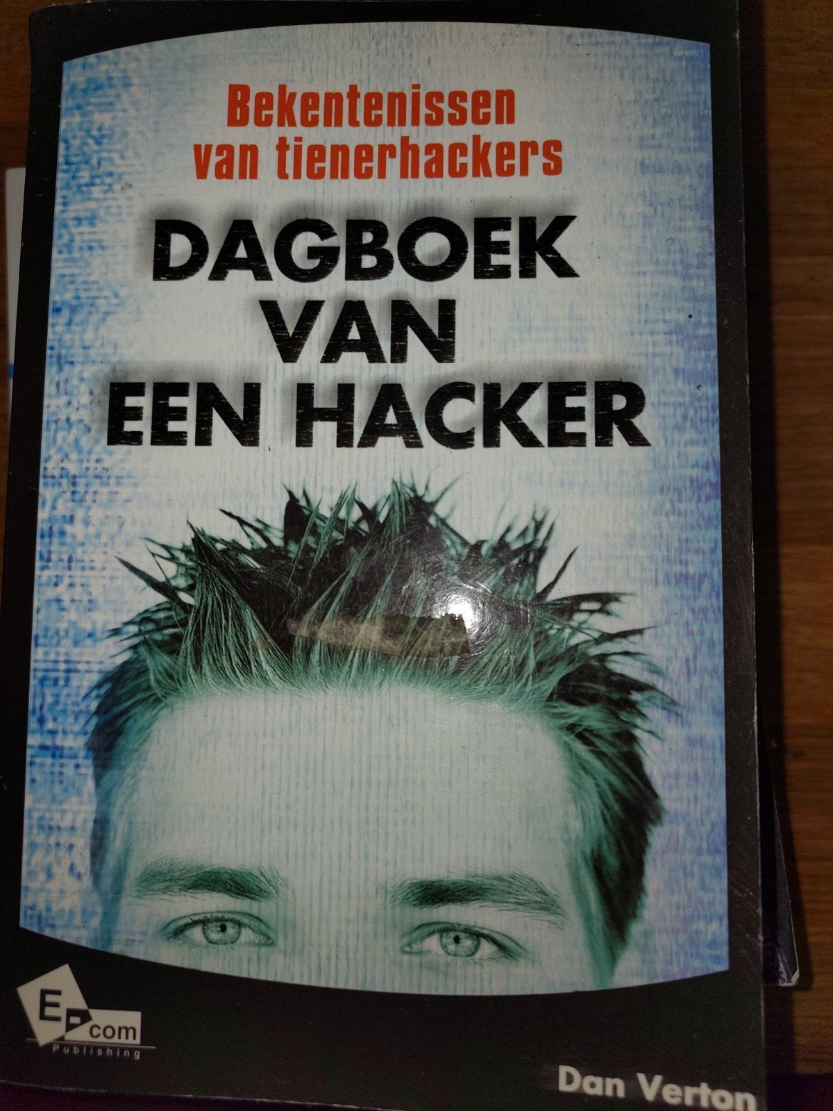 Dagboek van een Hacker - Bekentenissen van Tienerhackers, Boeken, Ophalen of Verzenden, Gelezen, Internet of Webdesign, Dan Verton