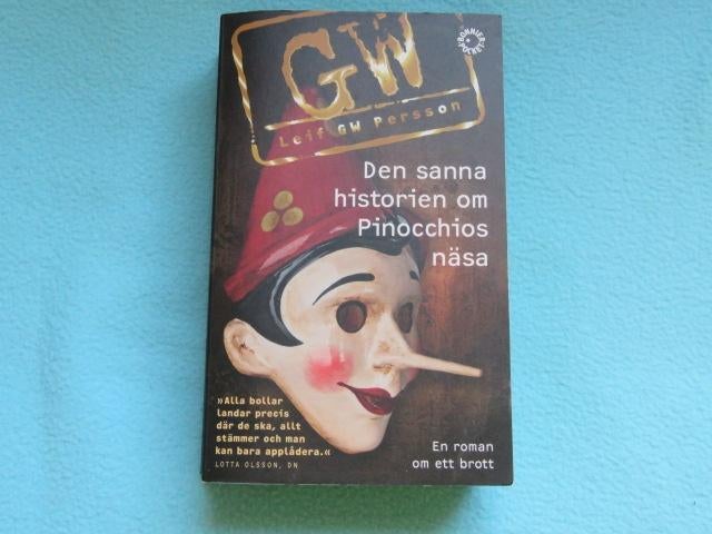 Zweeds: Den sanna historien om Pinocchios näsa - Leif GW P, Boeken, Ophalen of Verzenden, Gelezen, Leif GW Persson, Scandinavië