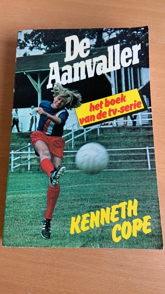 De aanvaller - Kenneth Cope, Ophalen of Verzenden, Fictie algemeen