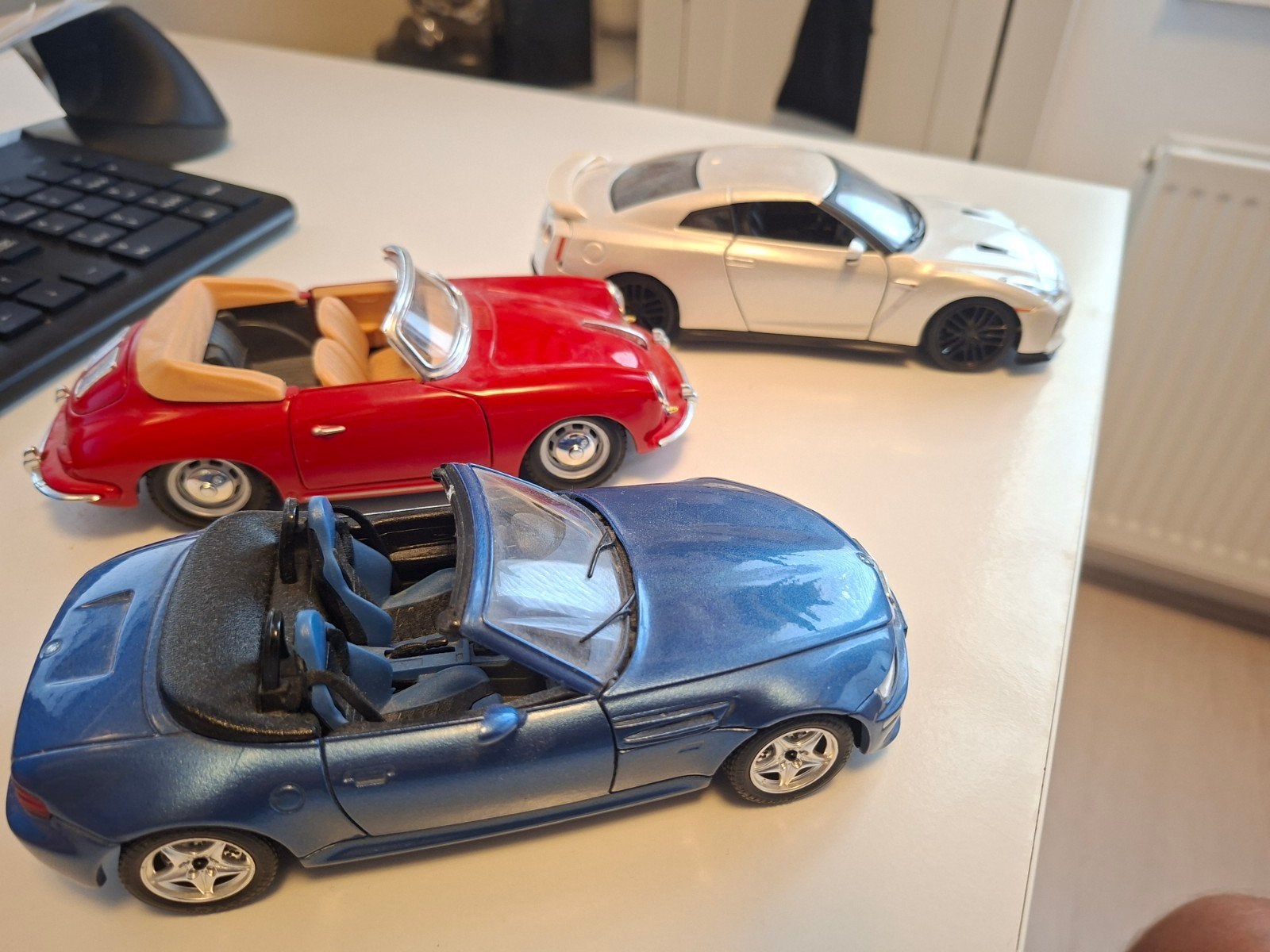 3 sportieve modelauto's, Ophalen, Zo goed als nieuw, Auto, Bburago