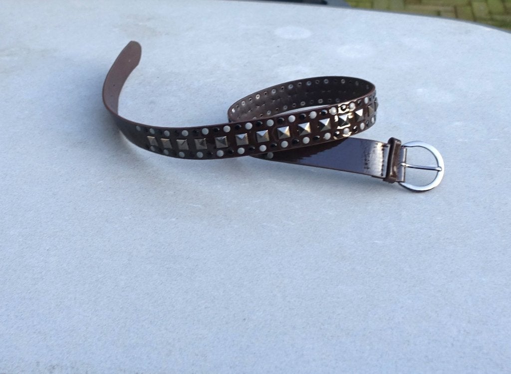 moderne broekriem F-118 in bruin met zilverkleur studs, Bruin, Nieuw, Riem of Ceintuur, 105 tot 115 cm