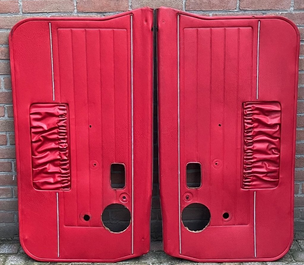 2 st, deurpanelen. Volvo 142 rood m.kaartenvak + speakergat., Auto-onderdelen, Interieur en Bekleding, Ophalen, Gebruikt, Volvo