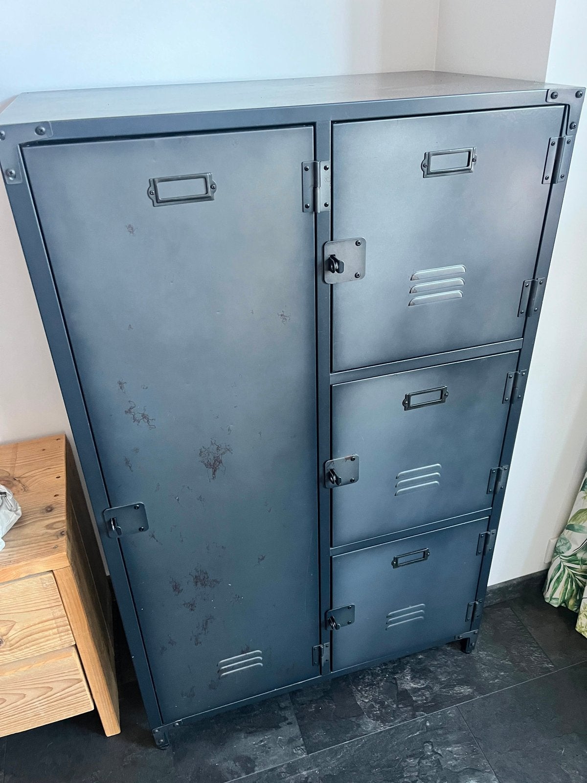 Mooie metalen kast, Ophalen, Gebruikt