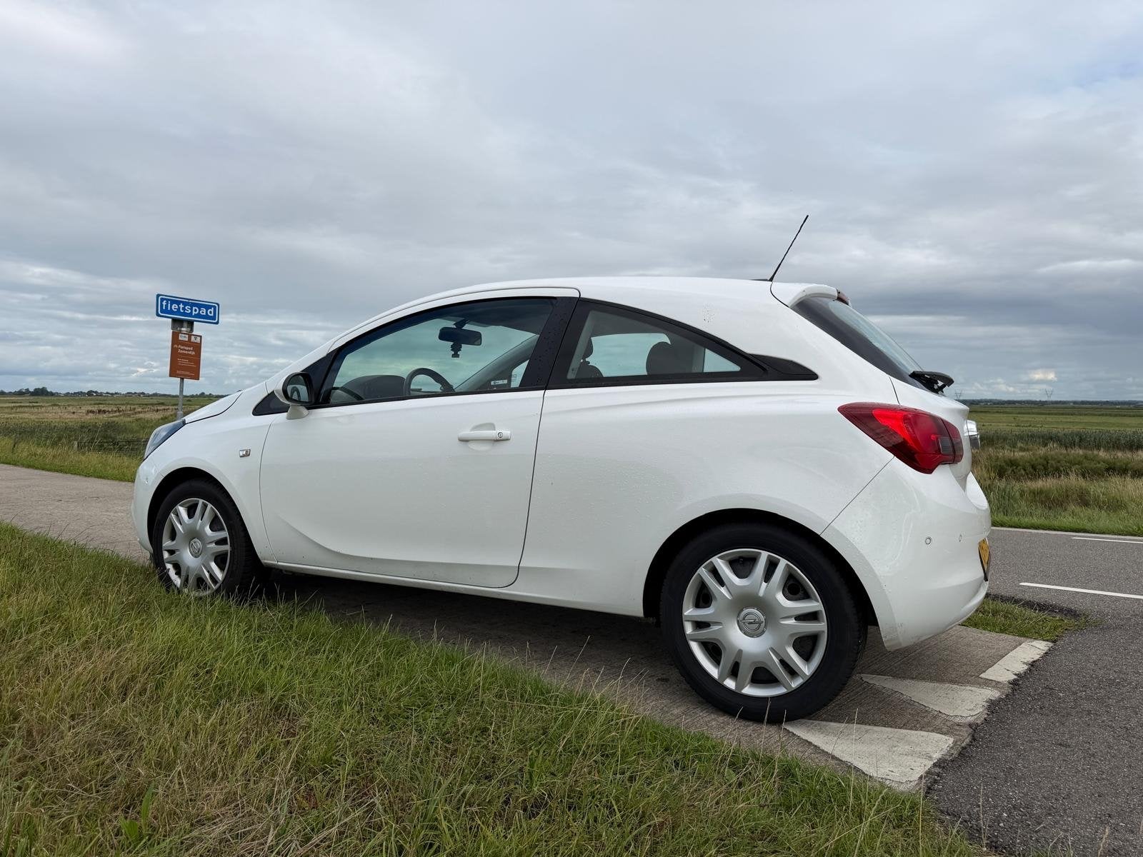 Opel Corsa E Automaat - Nov 2017 –APK  06-11-2027, Auto's, Stof, 40 €/maand, Origineel Nederlands, Particulier