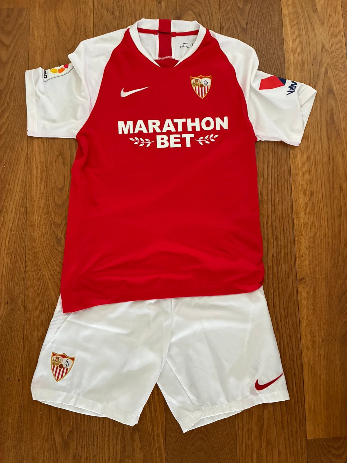 Origineel tenue van CF Sevilla maat S, Maat S, Ophalen of Verzenden, Zo goed als nieuw, Shirt
